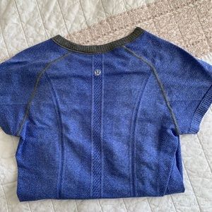 Lululemon size 6 short sleeve swiftly tech